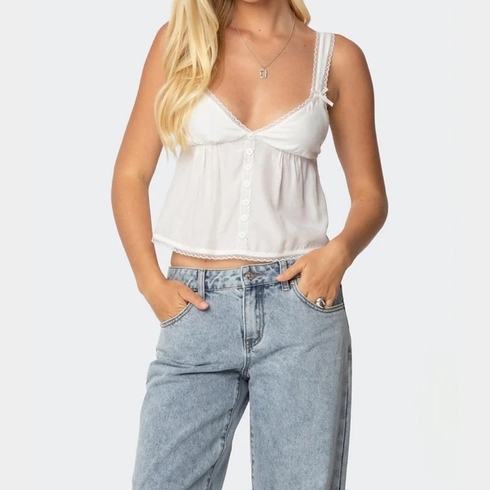 EDIKTED Andea Babydoll White Lace-Trim Button Front Crop Tank Top